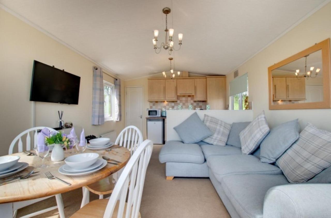 Stunning 3-Bed Hot Tub Lodge Northumberland Felton  Exterior foto