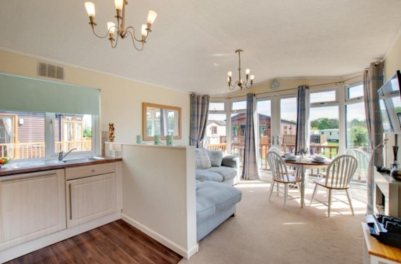 Stunning 3-Bed Hot Tub Lodge Northumberland Felton  Exterior foto